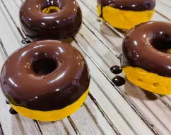 Step <p>añadir en un bol el chocolate con la cucharadita de aceite y fundir en el microondas durante 30 segundos</p><p>según sea tu microondas</p> illustration