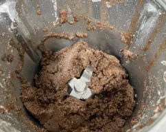 Step <p>Incorporar los ingredientes humedos</p><p>la vainilla, el aceite de coco, el aceite de girasol y el sirope de agave</p><p>Mezclar 20 segundos velocidad 6</p> illustration