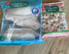 Step <p>Ponga la merluza, las gambas y los pimientos en el vaso y trocee 10 seg/vel 5. </p> illustration