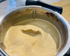 Step <p>Añada los hielos y la leche evaporada, triture 1 min/vel 7.</p><p><br></p> illustration