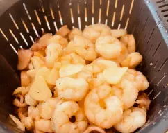 Step <p>Añada la sepia e inicie Alta Temperatura o 12 m/varoma/giro inverso vel. 1. Retire del vaso y reserve.</p><p><br></p> illustration