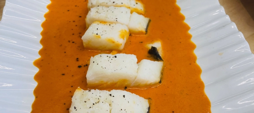 Bacalao Rápido con salsa de pimientos de piquillo